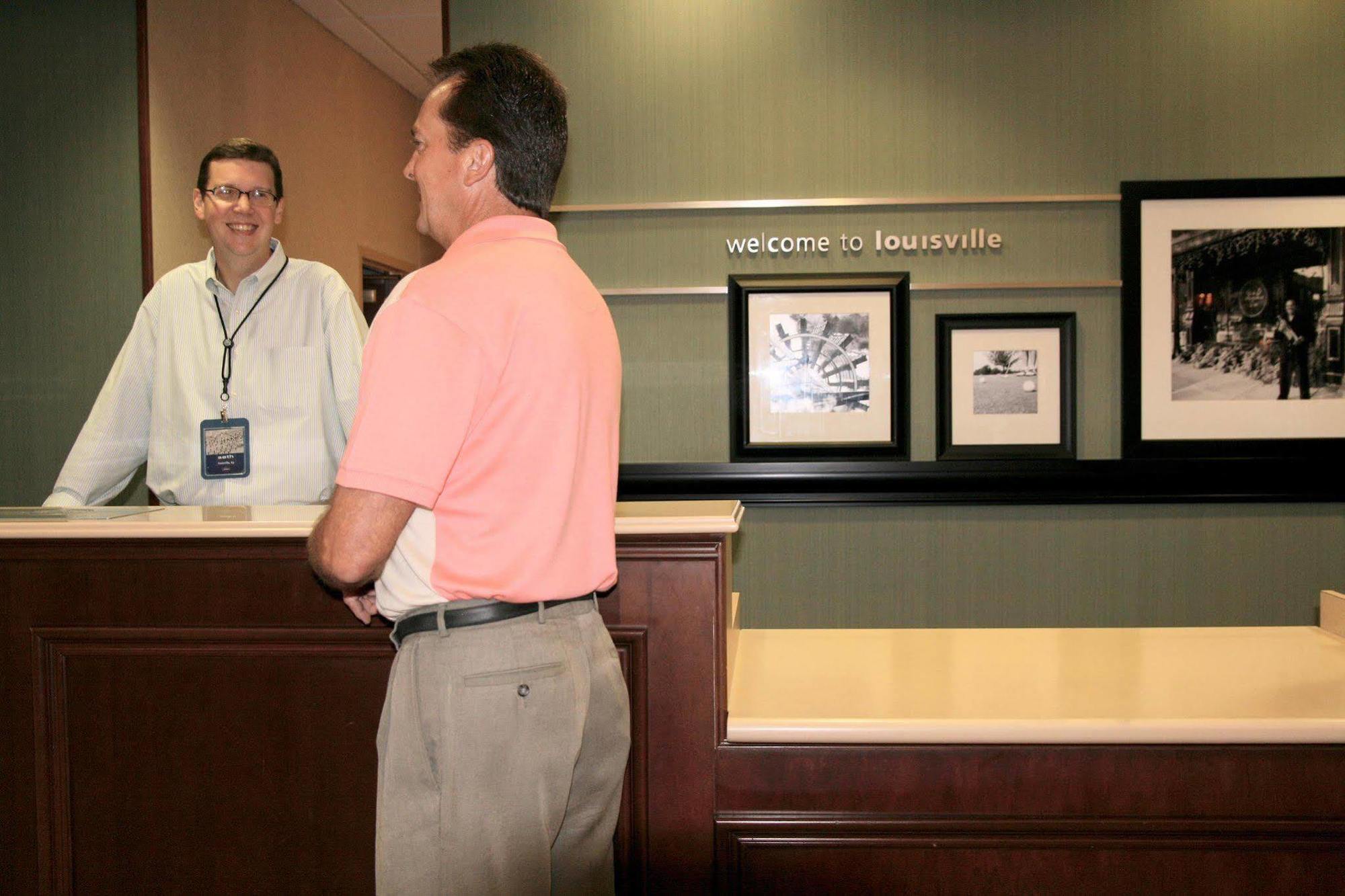 Hampton Inn Louisville Northeast Dalaman gambar